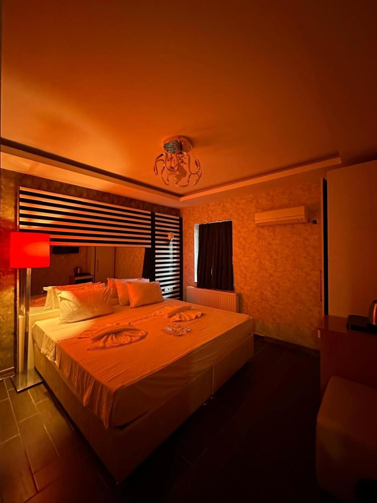 World Center Taksim Hotel Istanbul Bagian luar foto
